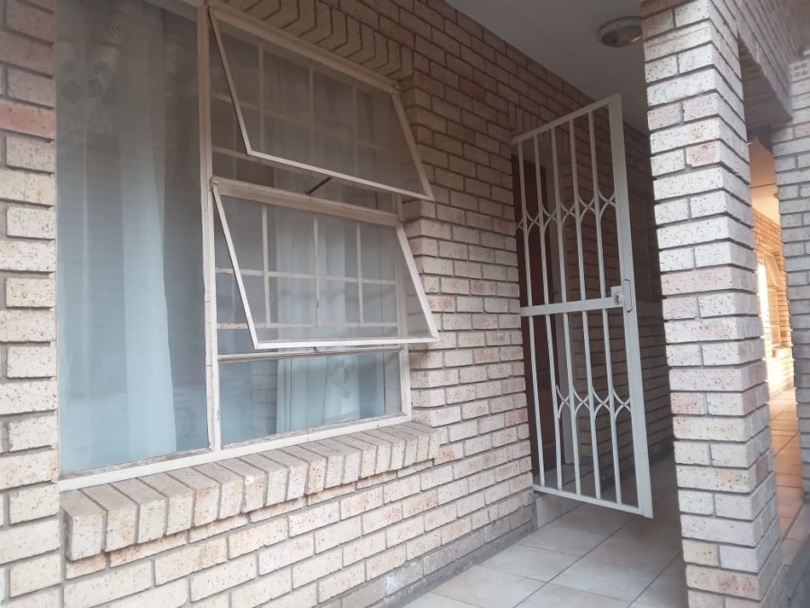 2 Bedroom Property for Sale in Rustenburg Central North West